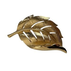 Trifari Gold Tone Leaf Brooch Pin Vintage Nature Leaves Designer Jewelry Signed